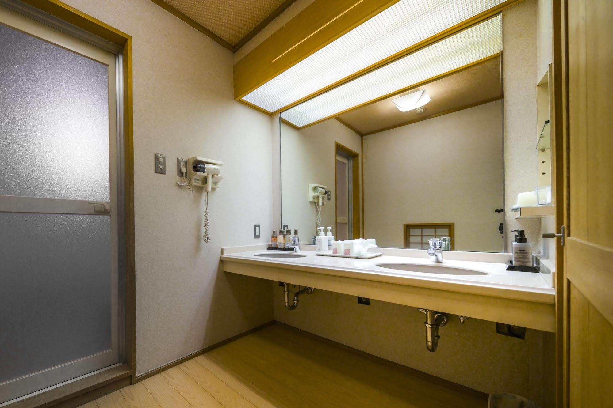 Hotel Kaneyamaen Fujiyoshida Exterior foto